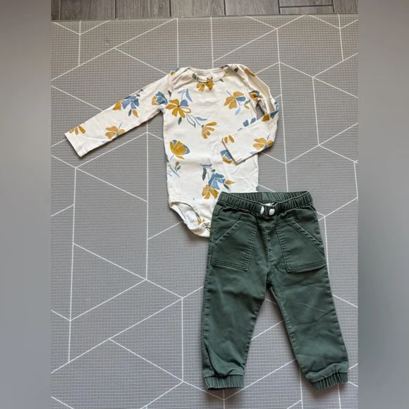 Carters|Baby girl/toddler Floral Long Sleeve cream Onesie & Olive Jogger pants• - Picture 3 of 7